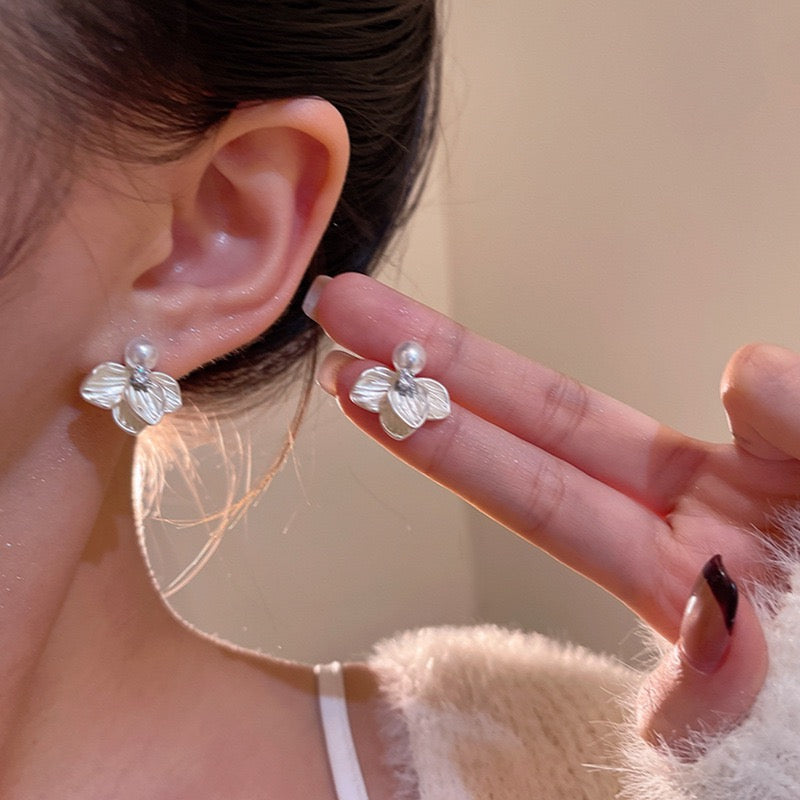 シェルフラワーピアス