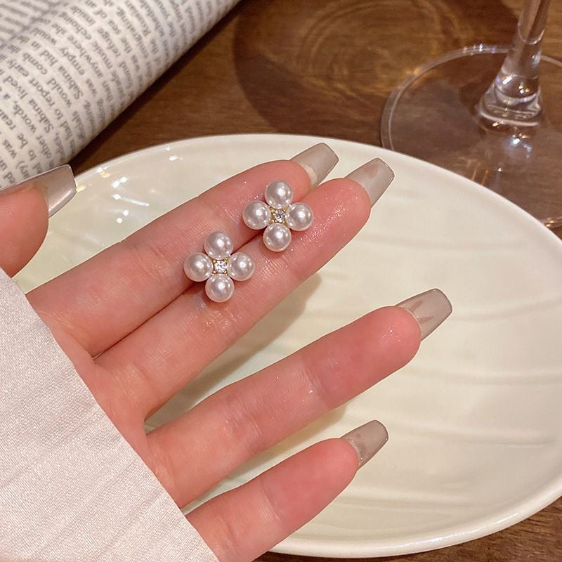 パールフラワーミニピアス