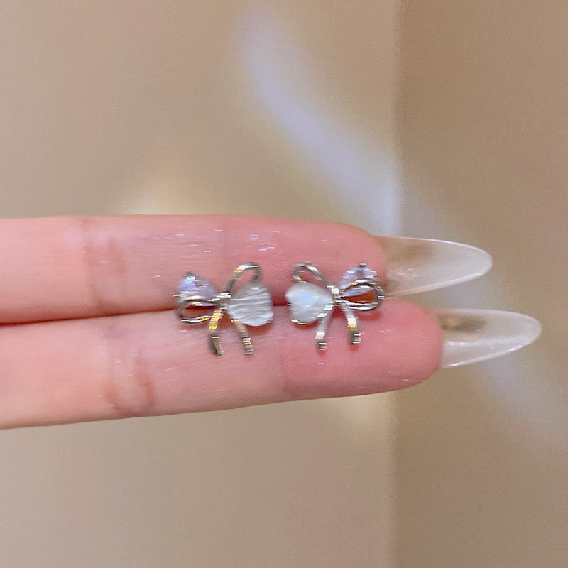 リボンクリスタルピアス