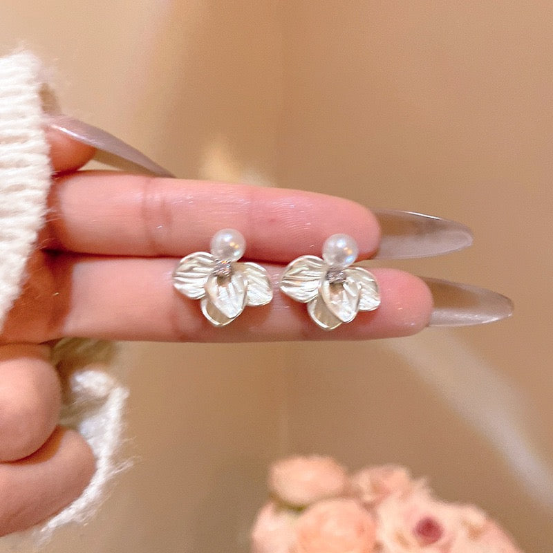 シェルフラワーピアス