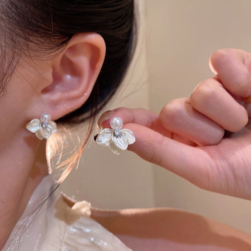 シェルフラワーピアス