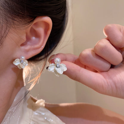 シェルフラワーピアス