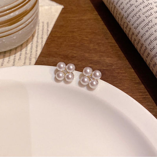 パールフラワーミニピアス