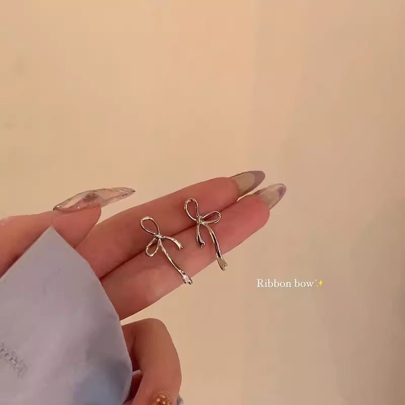 リボンシルバーピアス