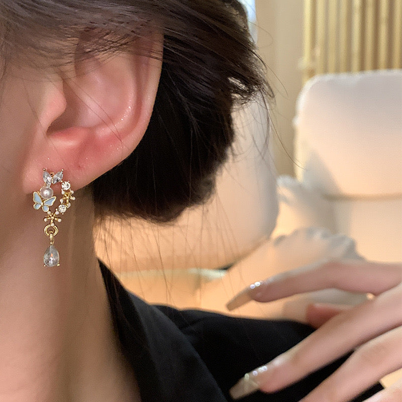 フローラルバタフライピアス