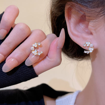 花びら珠飾りピアス