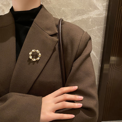 Pearl Leaf Circle Brooch