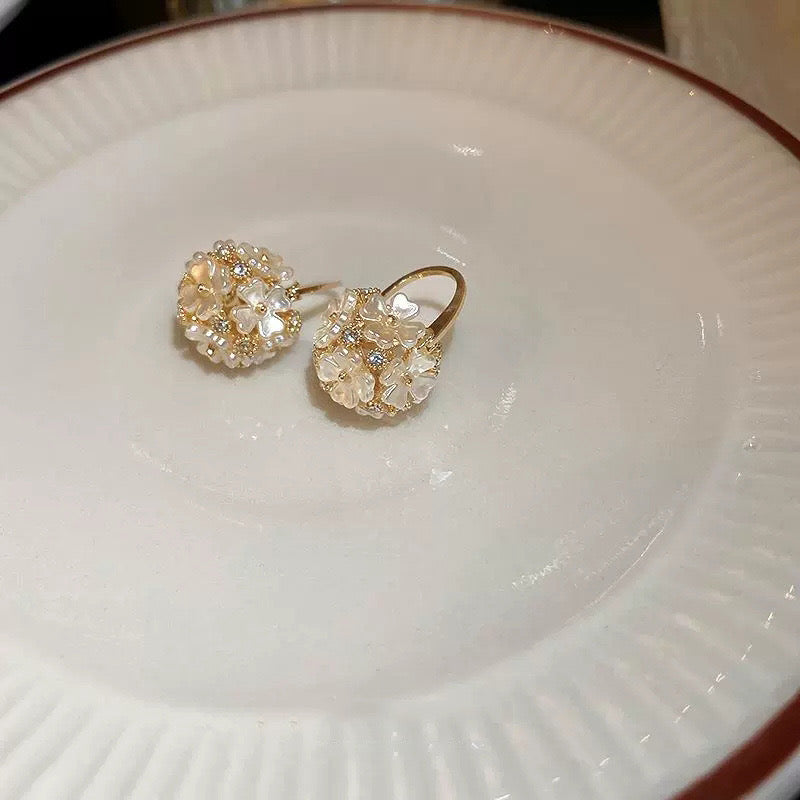 フラワーフープピアス
