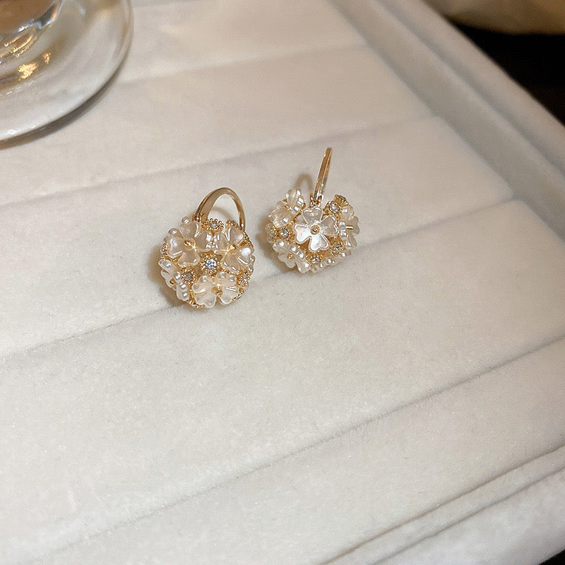 フラワーフープピアス