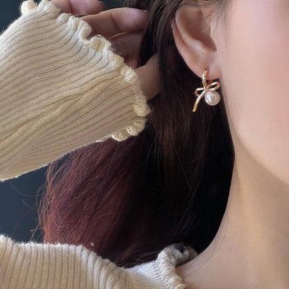 結びリボンパールピアス