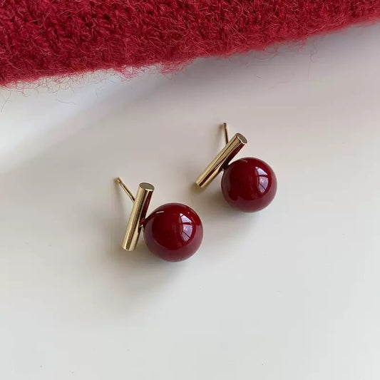 ボルドーボールピアス