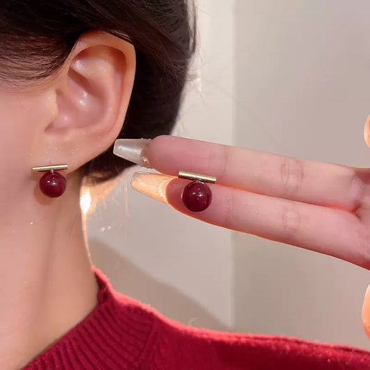 ボルドーボールピアス