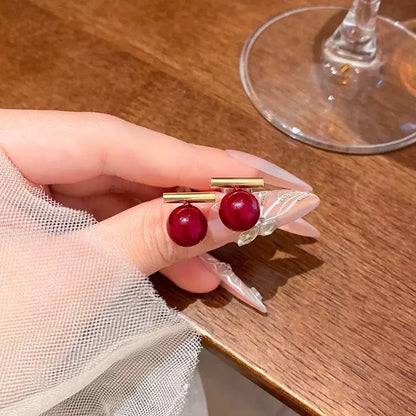 ボルドーボールピアス