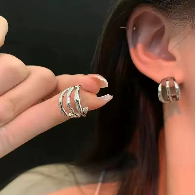 ウェーブフープピアス