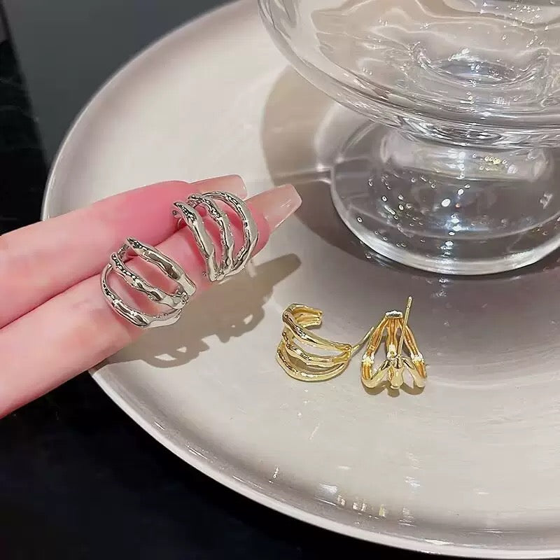 ウェーブフープピアス
