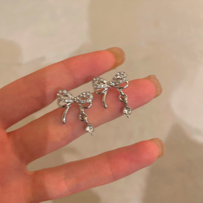 リボンシルエットキュービックピアス