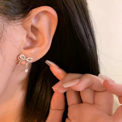 リボンシルエットキュービックピアス