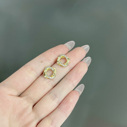 ツイストサークルピアス
