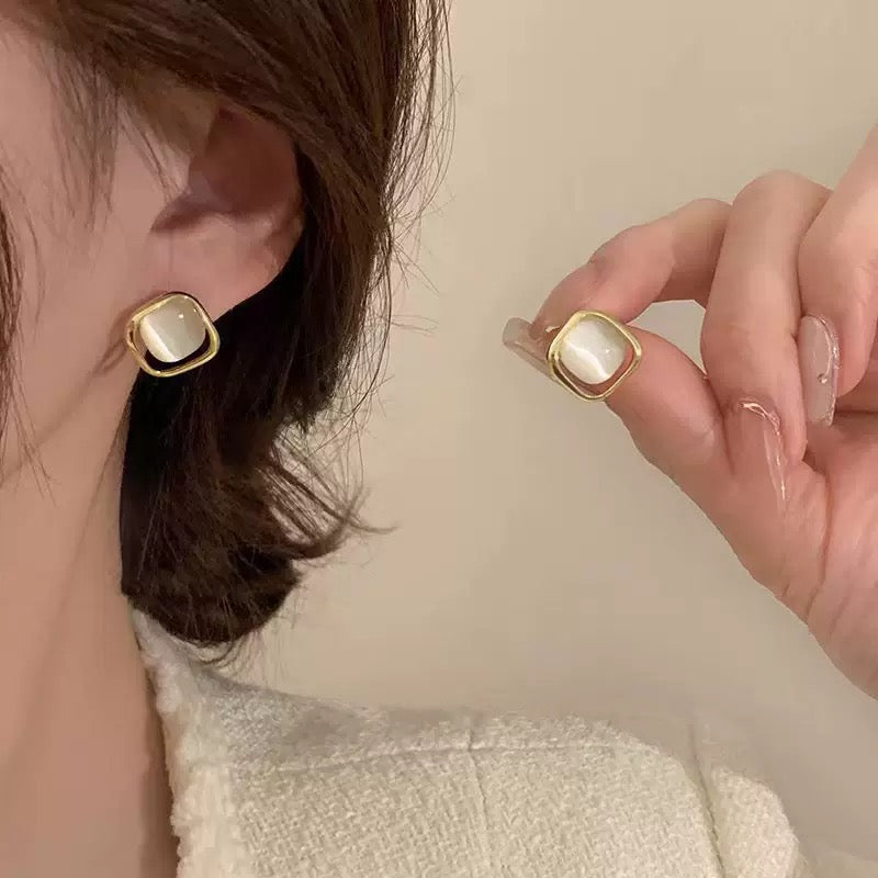 ミントグリーンピアス