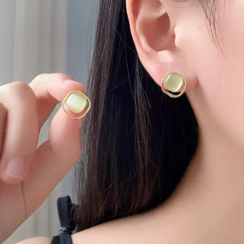 ミントグリーンピアス