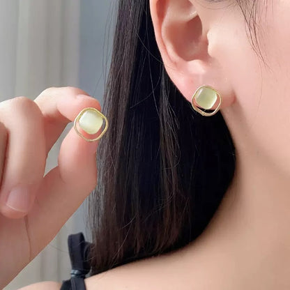 ミントグリーンピアス