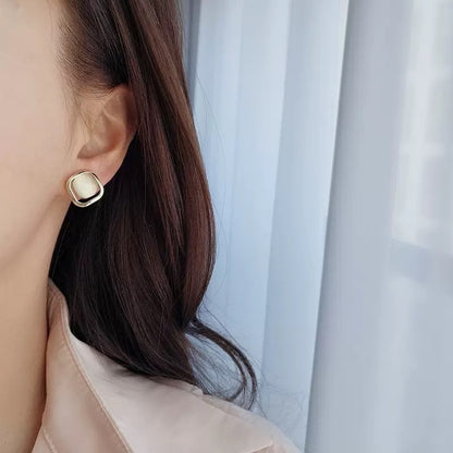 ミントグリーンピアス